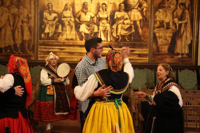 GALERÍA | Las águedas de San José Obrero toman el Ayuntamiento de Zamora