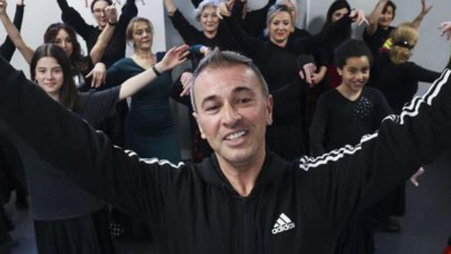 Antonio Perea, en una clase de flamenco en Oviedo. | Irma Collín