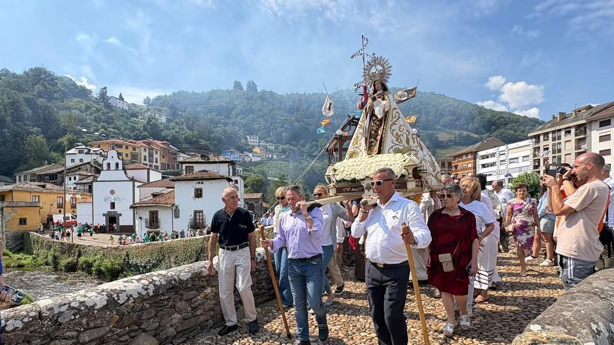 Un momento de la procesión del Carmen.