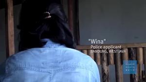 Testimonis de les proves de virginitat realitzades a dones aspirants a policia a Indonèsia.