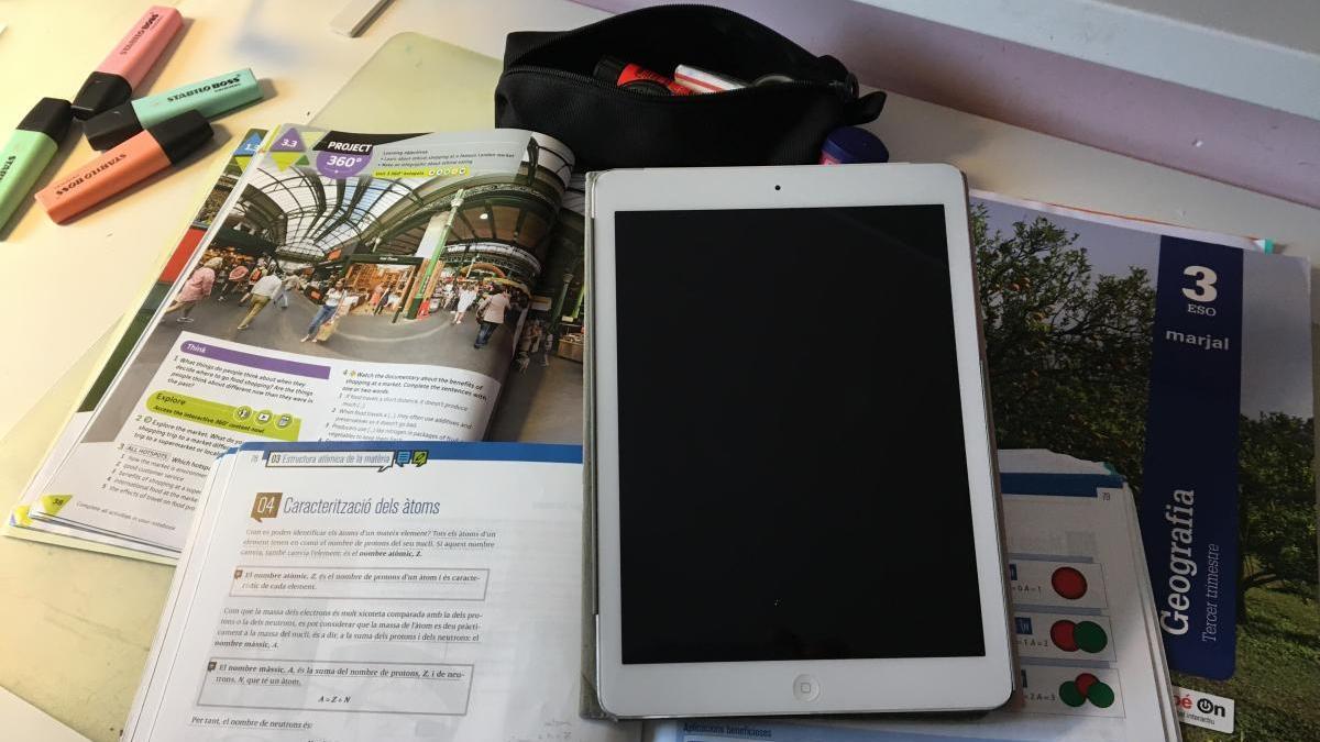 Dénia compra 25 tablets para los alumnos que no tienen ordenador ni internet en casa