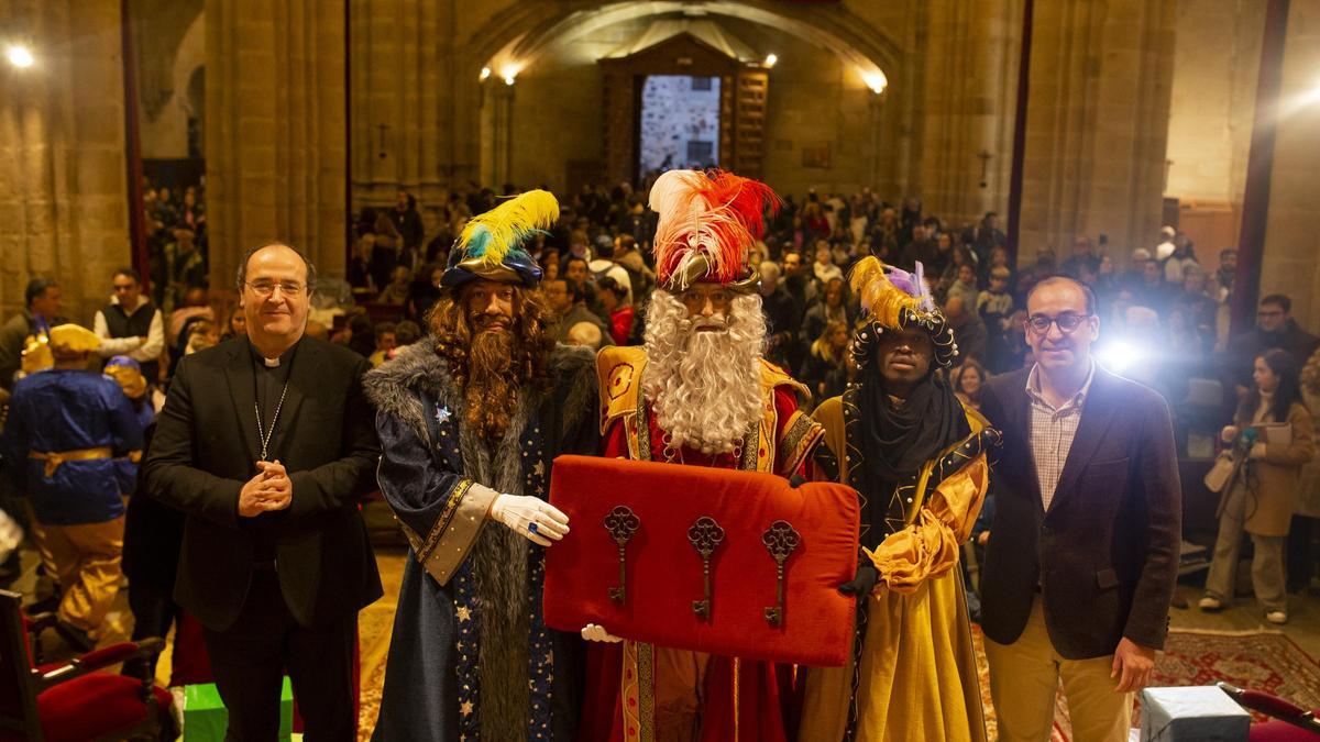 La Gran Bienvenida a los Reyes Magos tuvo lugar ayer en la concatedral de Santa María.