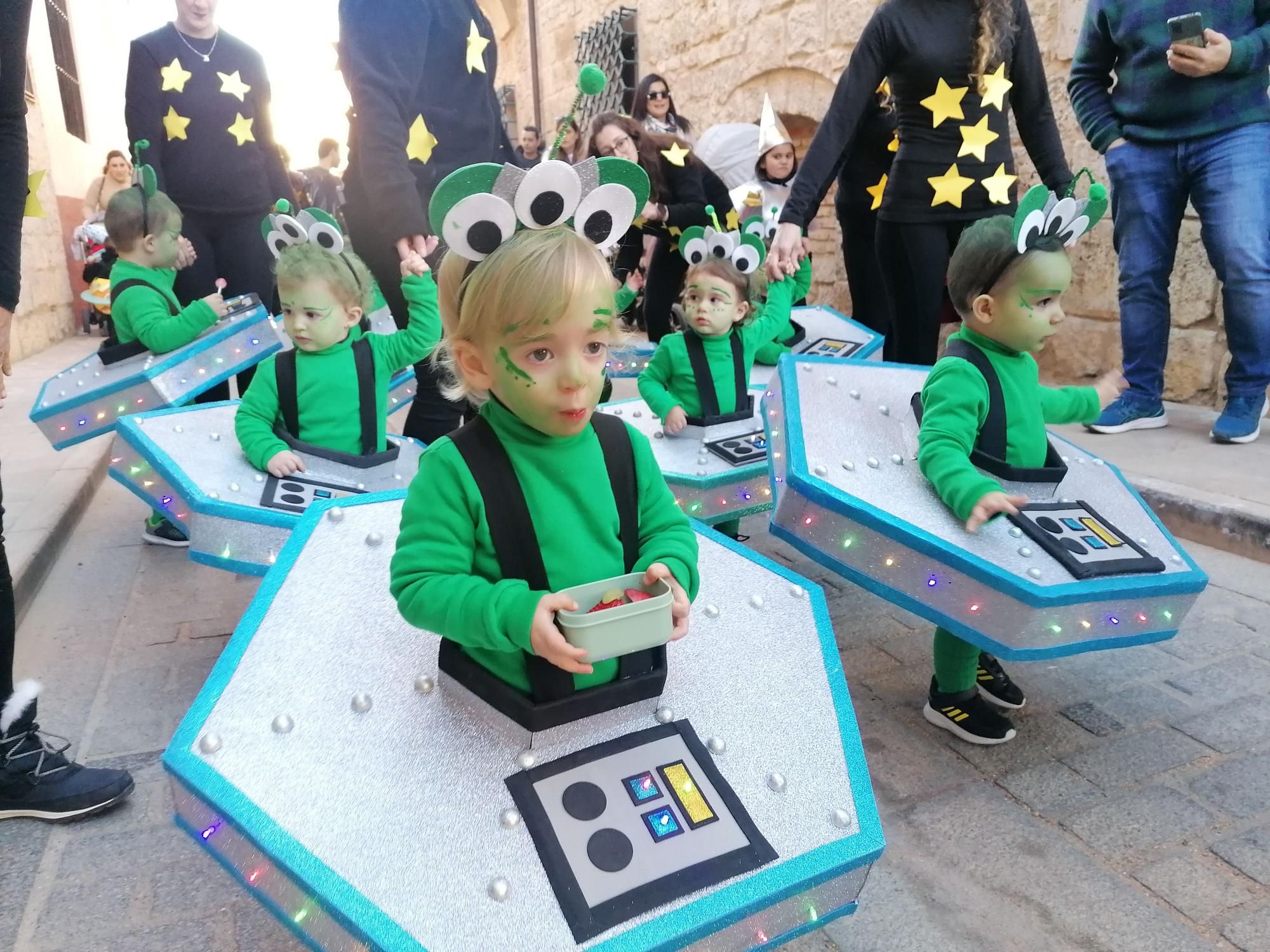 Pequeños extraterrestres de Toro durante el carnaval de los chupetines, los niños de guardería.jpg
