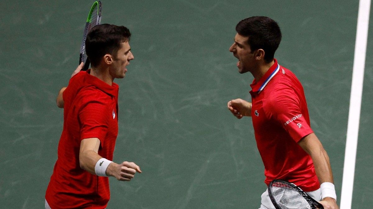 Djokovic y Cacic celebran la victoria en el dobles