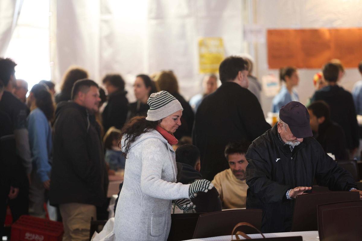 Comida popular 'Té ous sa colla' en Sant Josep