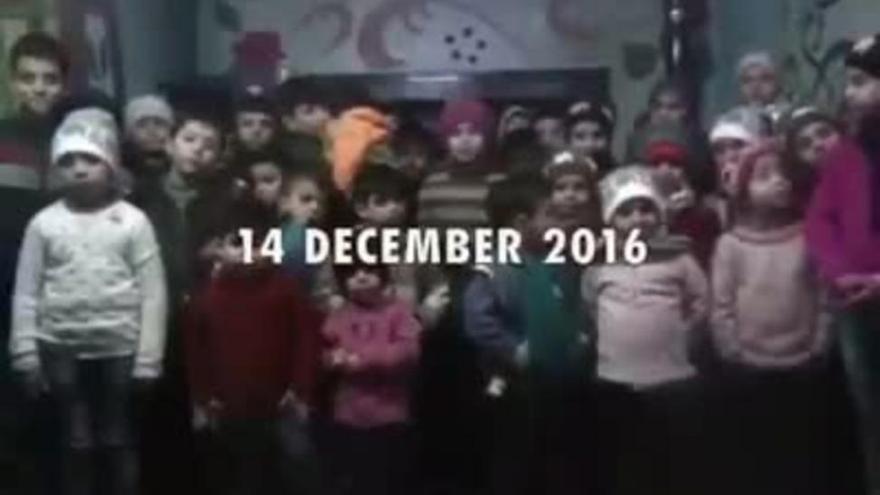 Evacuados 47 niños atrapados en un orfanato de Alepo
