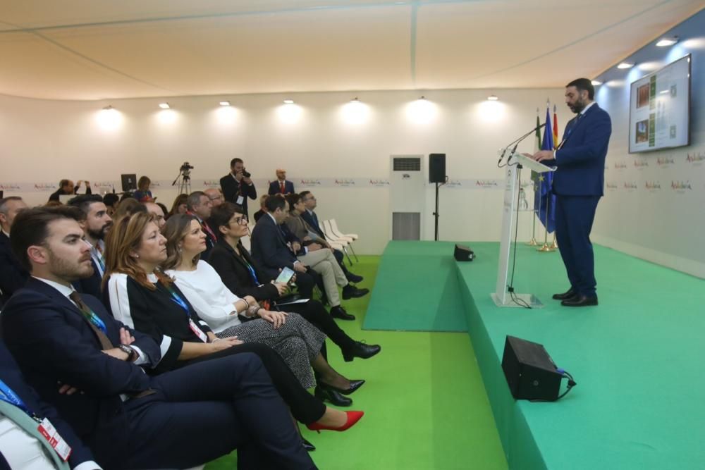 Los pueblos de Málaga, la presentación de la salida de la Vuelta a España desde Málaga y la presencia del consejero, Javier Fernández, protagonistas este jueves en Fitur.