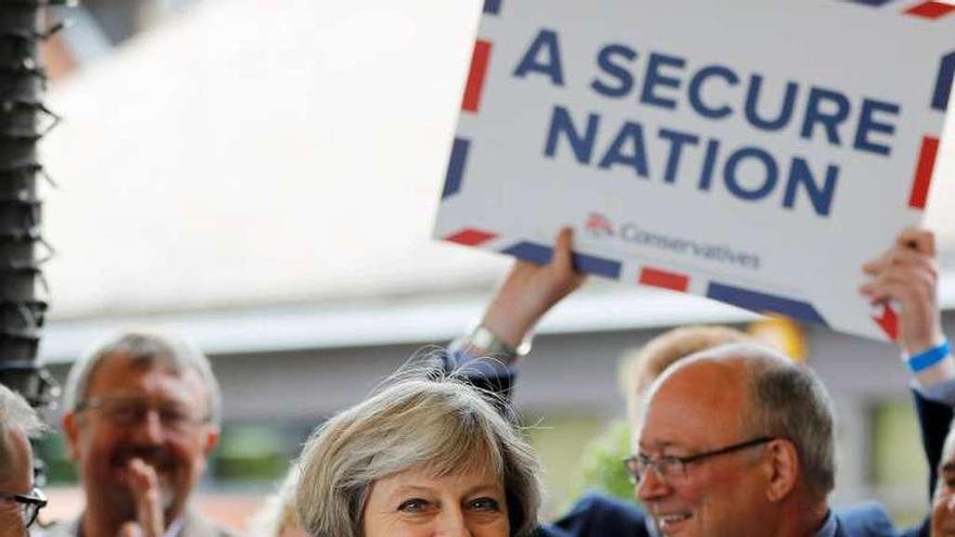 May, ayer, en uno de sus actos de campaña. // Reuters