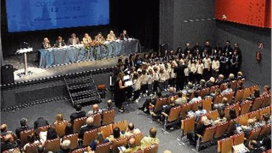 La coral del CEIP Sant Pau amenitza l&#039;acte al Patronat de la Catequística de Figueres.