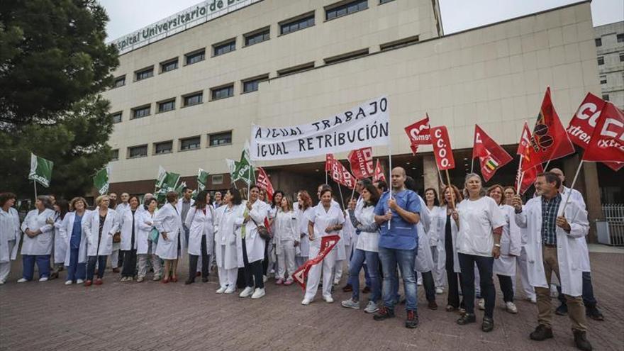 Sanitarios protestan para exigir más salario y que se respete su descanso