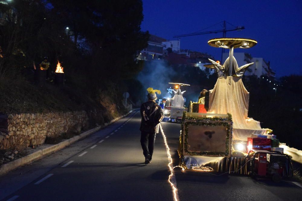 Set carrosses estàtiques acompanyen a Ses Majestats a Artés