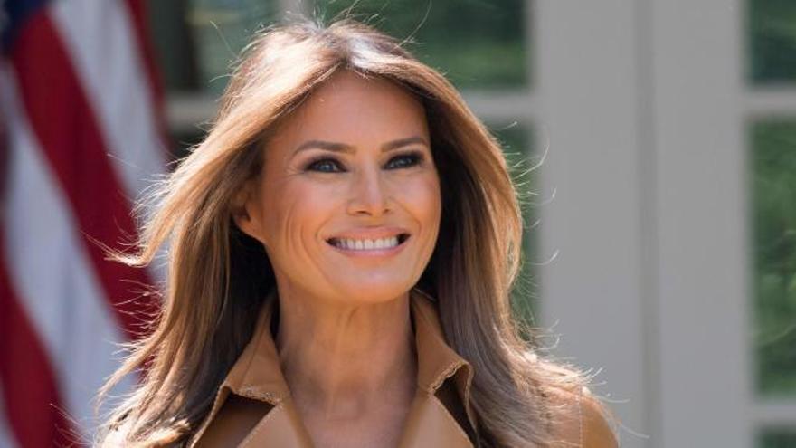 Melania Trump, operada con éxito por un problema benigno en un riñçon