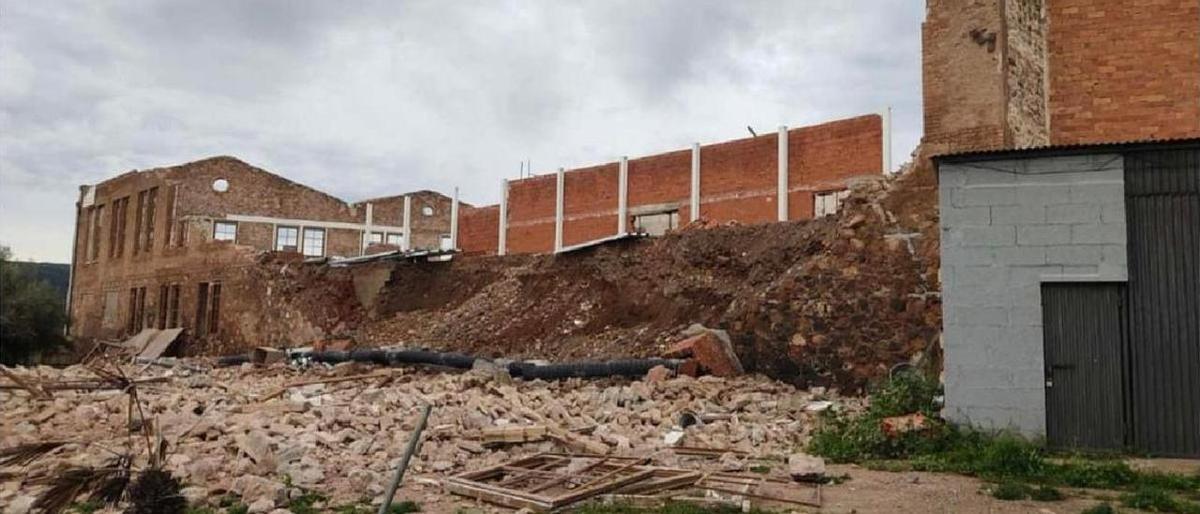 as fuertes lluvias que cayeron en marzo y abril del 2022 en Onda provocaron el colapso de una parte de la fachada este y del muro de contención de la Campaneta.
