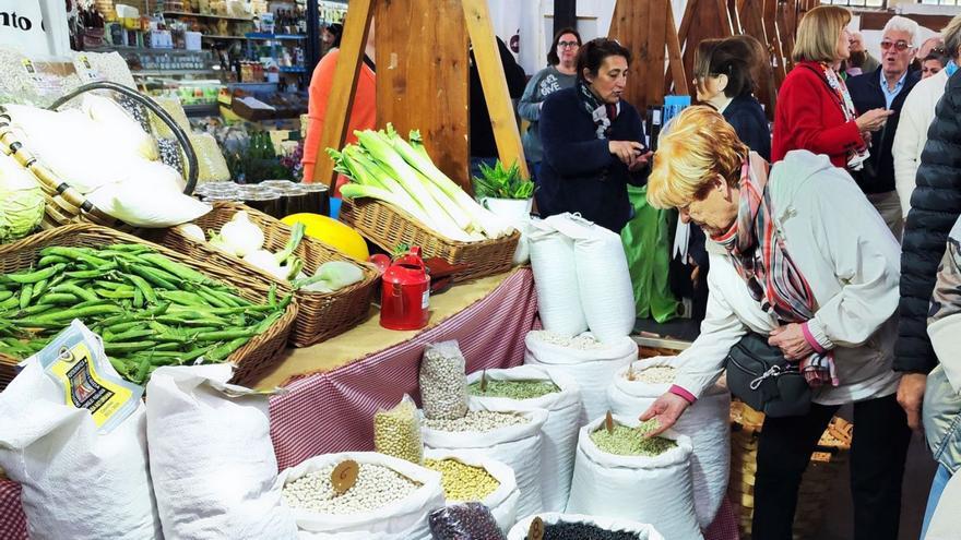 Uno de los puestos de venta de la pasada edición de la feria maliayesa. | V. A.