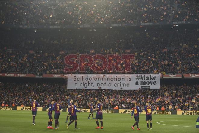 Imágenes de la primera parte del partido de ida de semifinales de Copa del Rey entre el FC Barcelona y el Real Madrid disputado en el Camp Nou