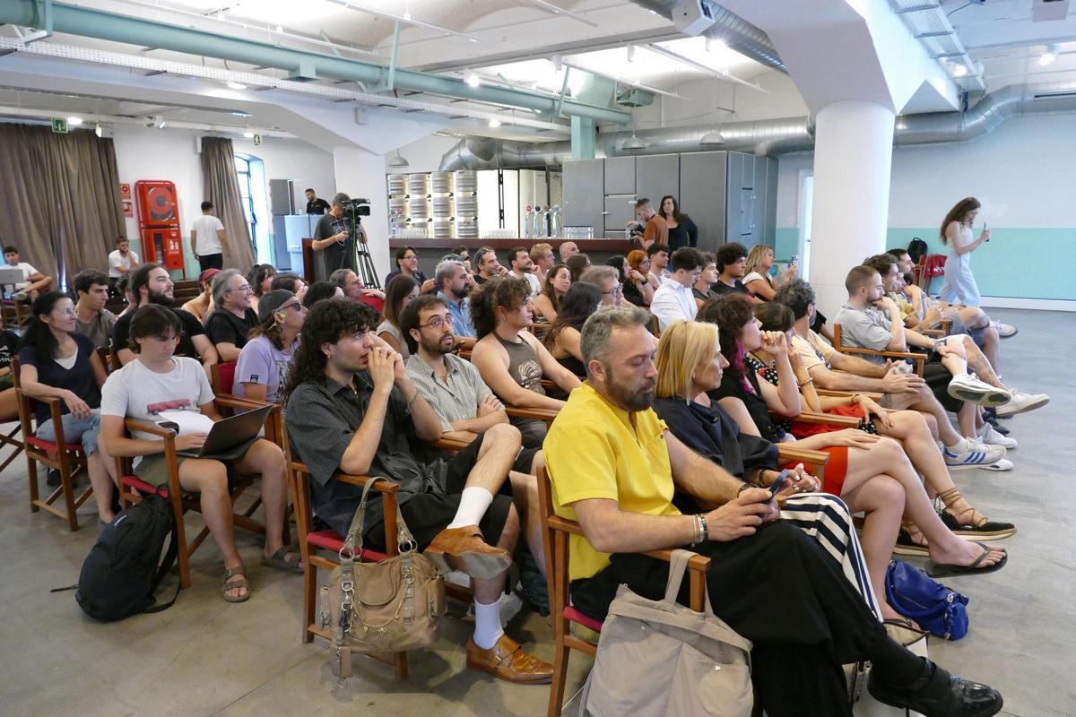 EN IMATGES | El Festival Acústica presenta el cartell de la seva vint-i-tresena edició a l'Antiga Fàbrica Estrella Damm