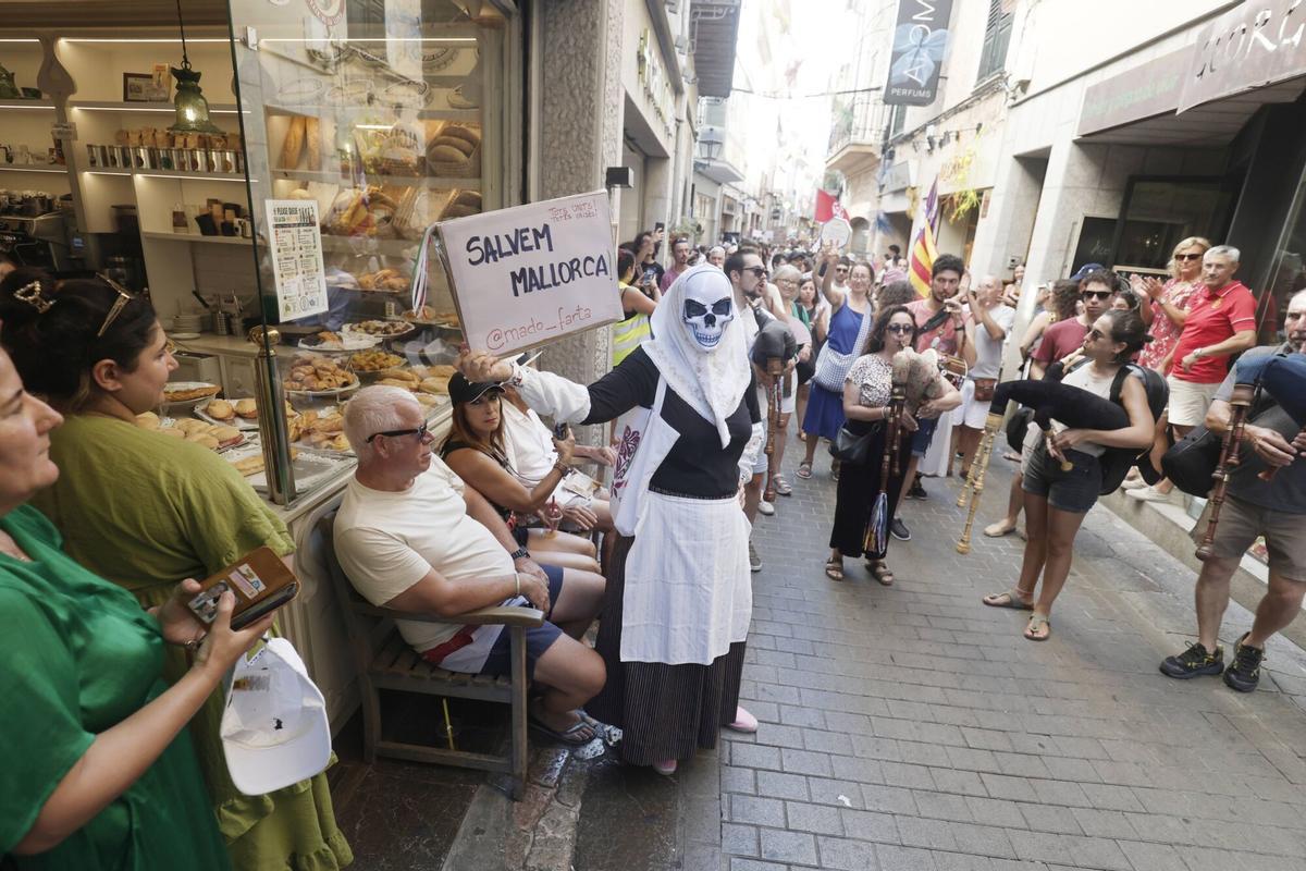 Sóller se moviliza contra la masificación turística Sóller se moviliza contra la masificación turística