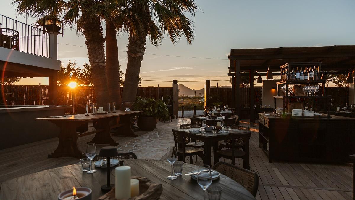 The MAINE Ibiza está diseñado para sentirse como una extensión de la isla.