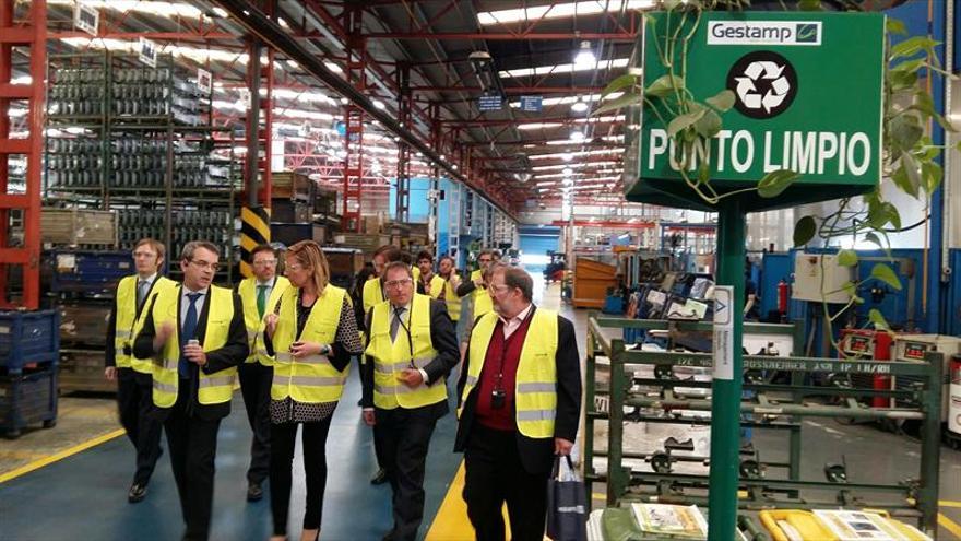 Gastón inaugura una instalación de Gestamp pionera en Aragón