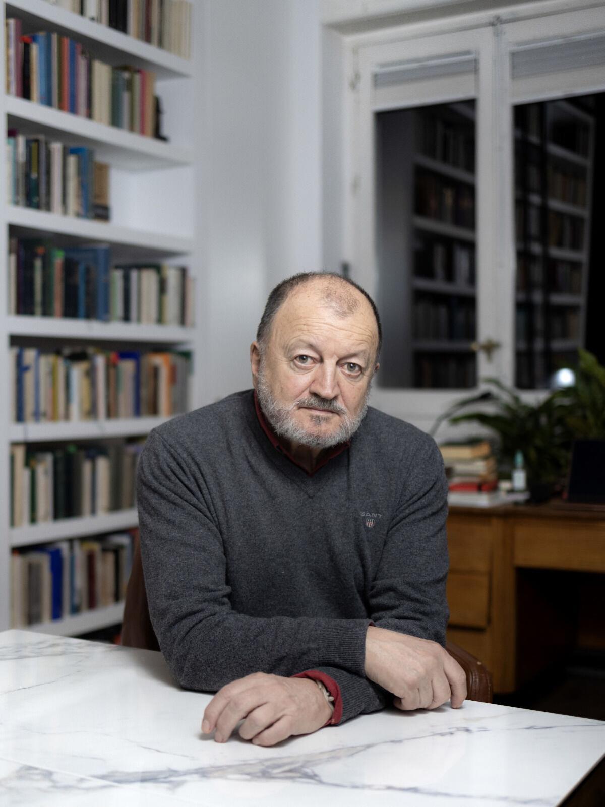 El escritor Alejandro Gándara, ganador del Premio de Ensayo Eugenio Trías 2025.