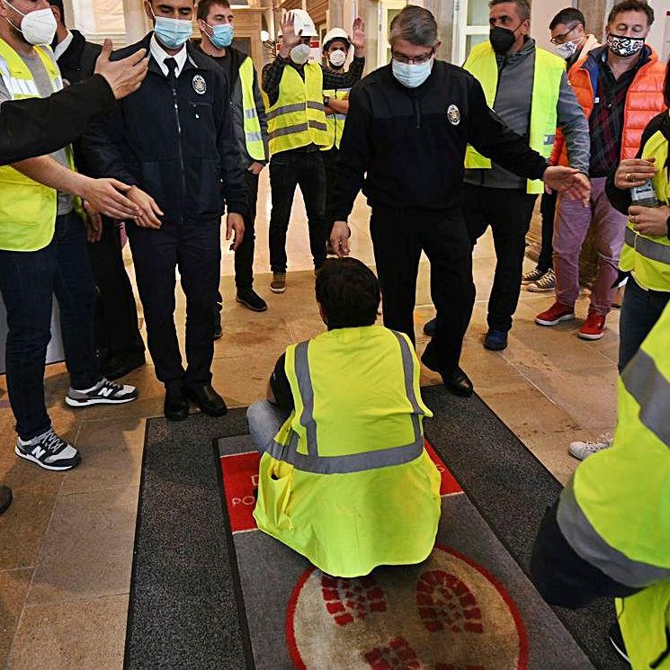 Trabajadores y auxiliares de Ence endurecen el conflicto | // GUSTAVO SANTOS
