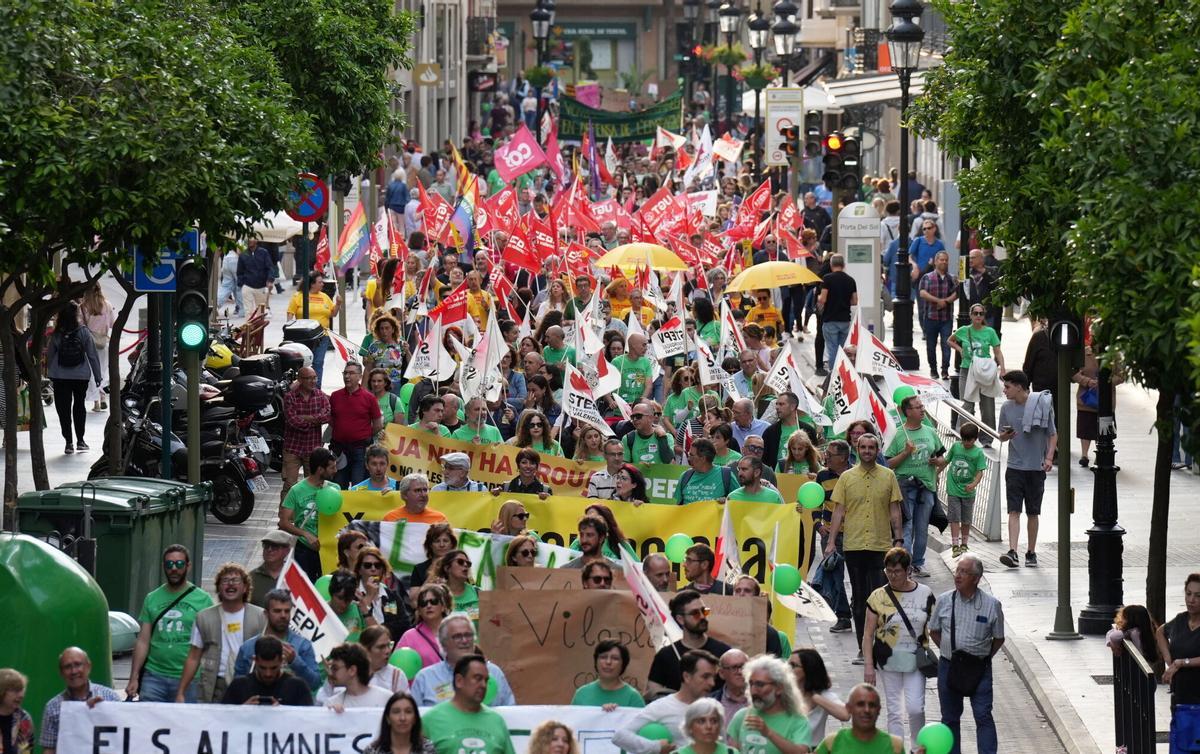 CASTELLON. HUELGA DEL SECTOR DE LA DOCENCIA DELENTE DE LA CONSELLERIA DE EDUCACION. MANIFESTACION POR LAS CALLES DEL CENTRO. HUELGA EDUCACION CASTELLON. MANIFESTACION