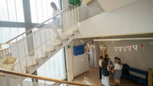 Maestras de la escuela de Miralletes, en Barceona, este 1 de setpiembre, iniciando el curso.