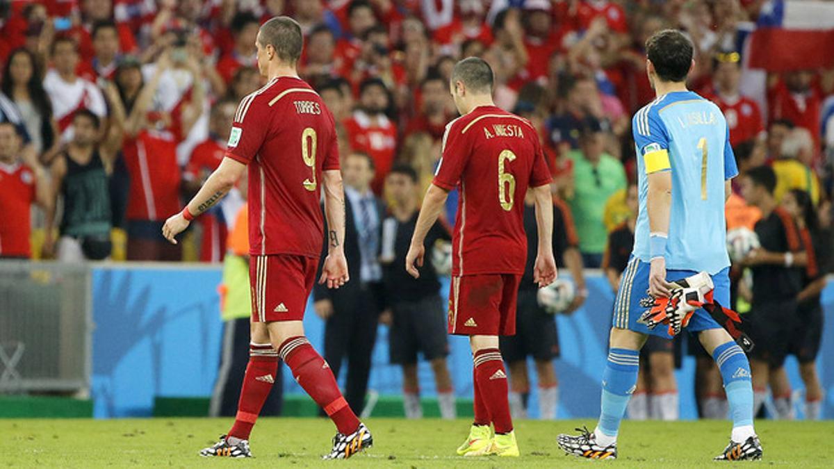 Torres, Iniesta y Casillas abandonan el césped de Maracaná tras perder ante Chile y caer eliminados del Mundial