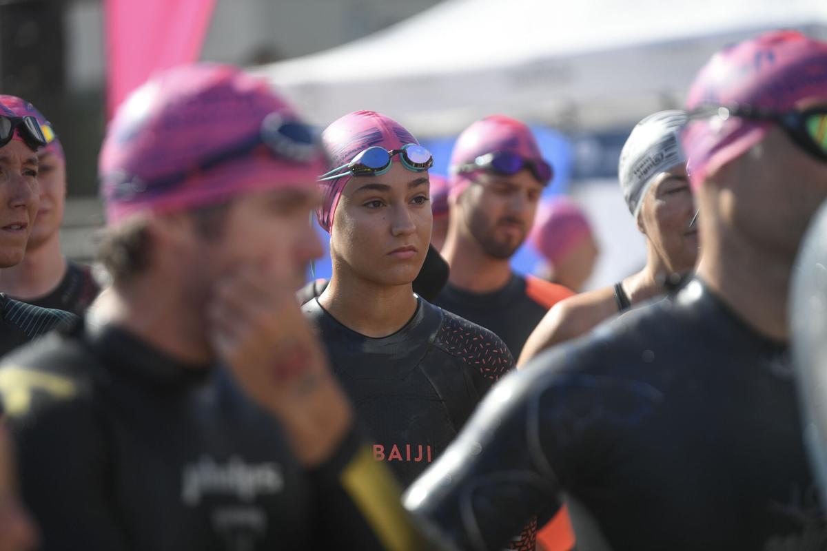 La prueba de natación en aguas abiertas contó con salida y llegada en la playa de Santa Cristina.