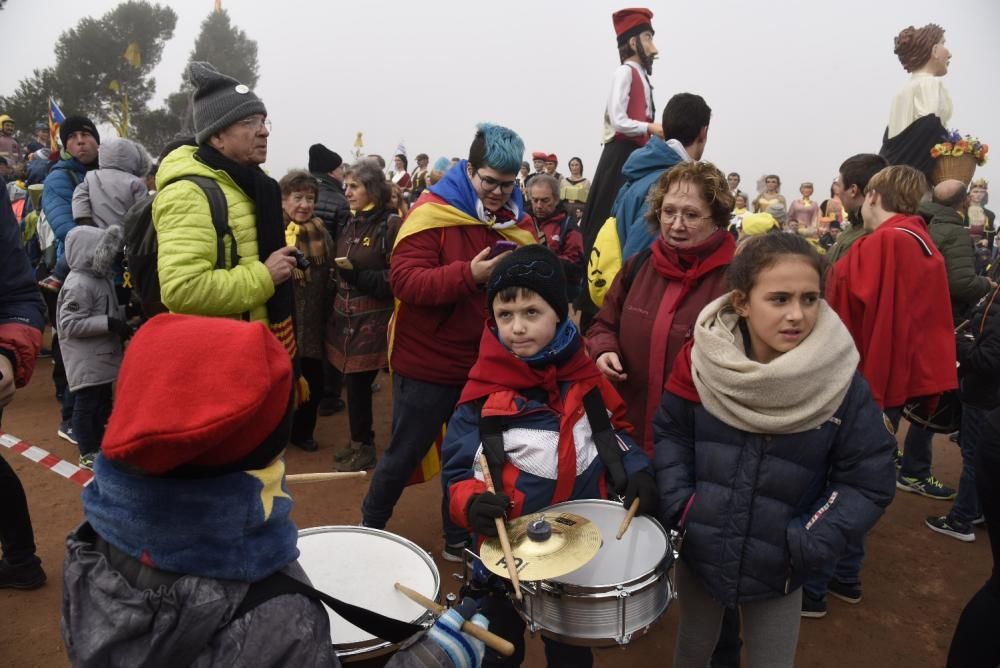 Lledoners s'omple de gegants i gegantons en una trobada inèdita