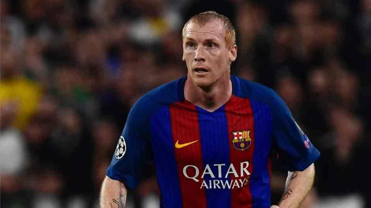 Mathieu tiene ofertas para dejar el Barcelona