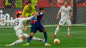 El audio del VAR del penalti anulado a Raphinha