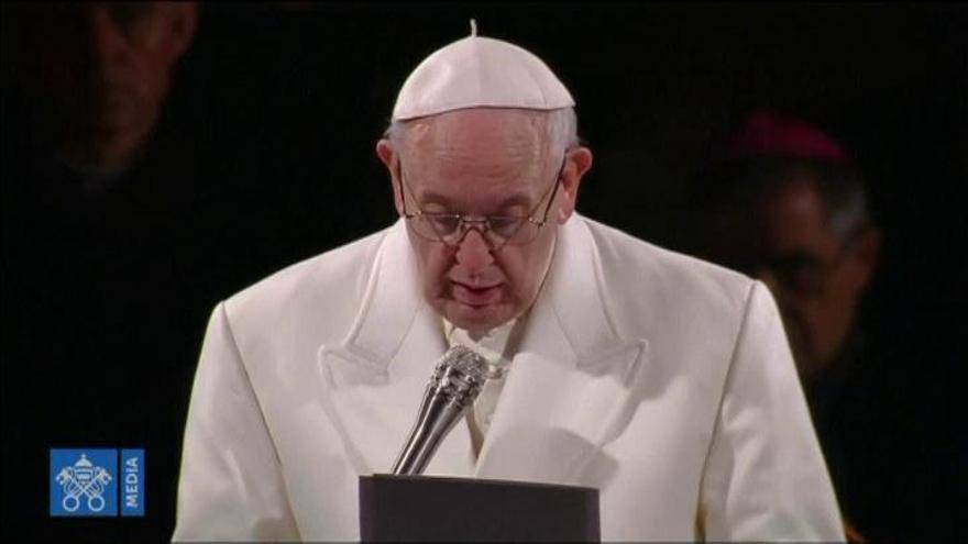 El Papa encabeza el tradicional Vía Crucis del Viernes Santo en el Coliseo de Roma