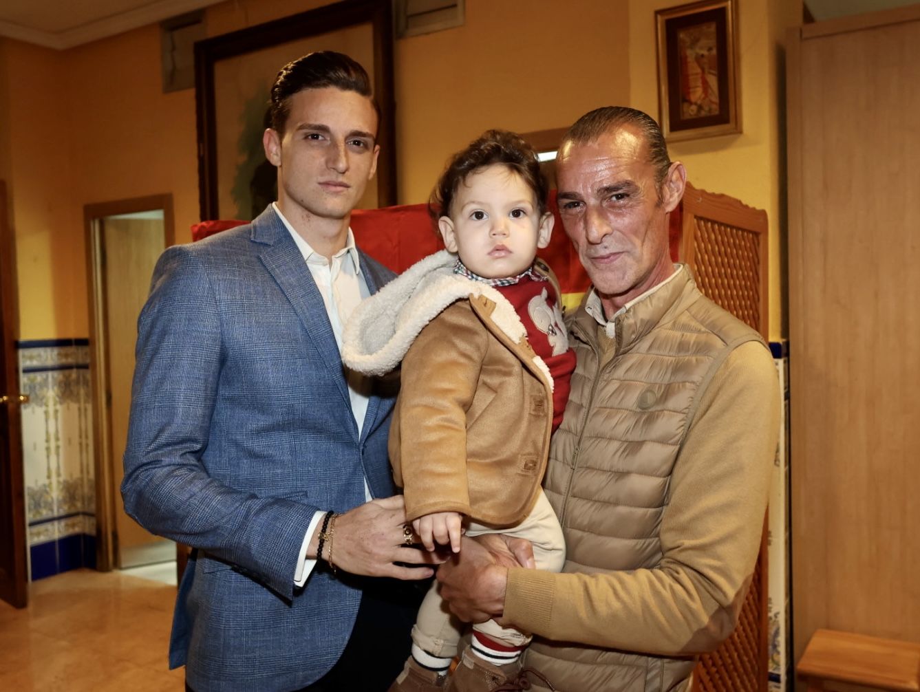Éxito de asistencia en el homenaje del Club Taurino de Alicante a los novilleros y al fotógrafo Antonio Vigueras
