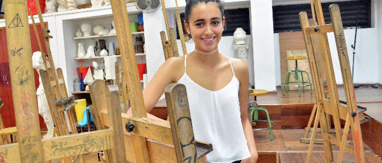 Claudia Vizcaíno Castro en la Escuela de Arte y Superior de Diseño de Gran Canaria.