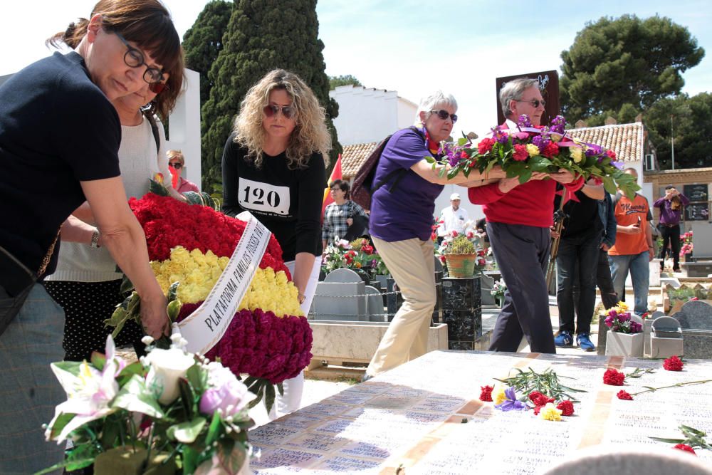 Homenaje a los fusilados en el cementerio de Paterna