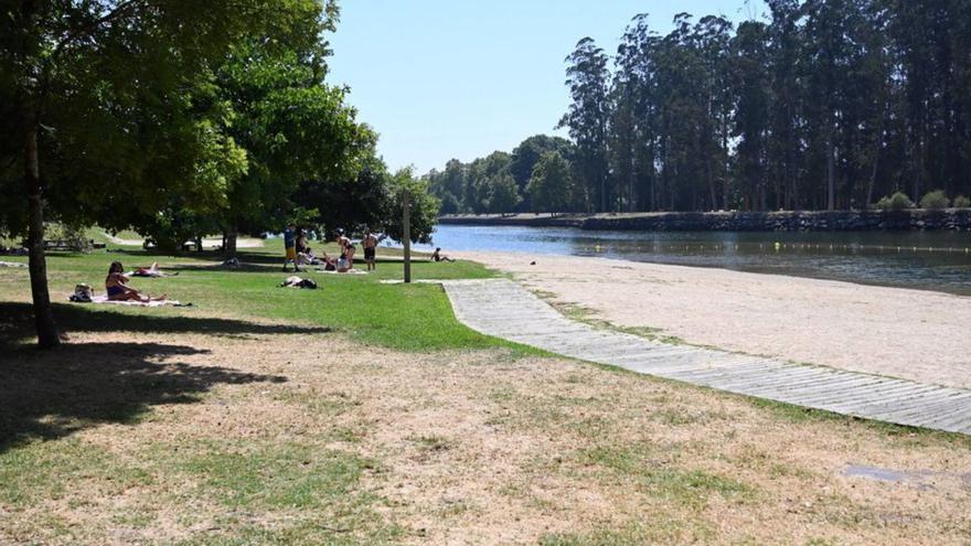 La playa del río Lérez no mejora sus aguas: calidad «insuficiente» en la temporada de baño de 2026