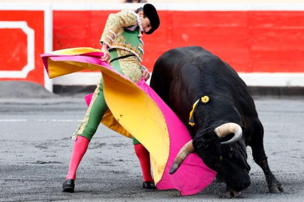 Juan Ortega durante su faena en Bilbao.