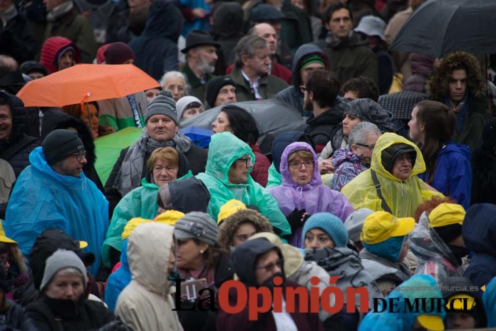 La cofradía de la Vera Cruz entrega el óbolo del J