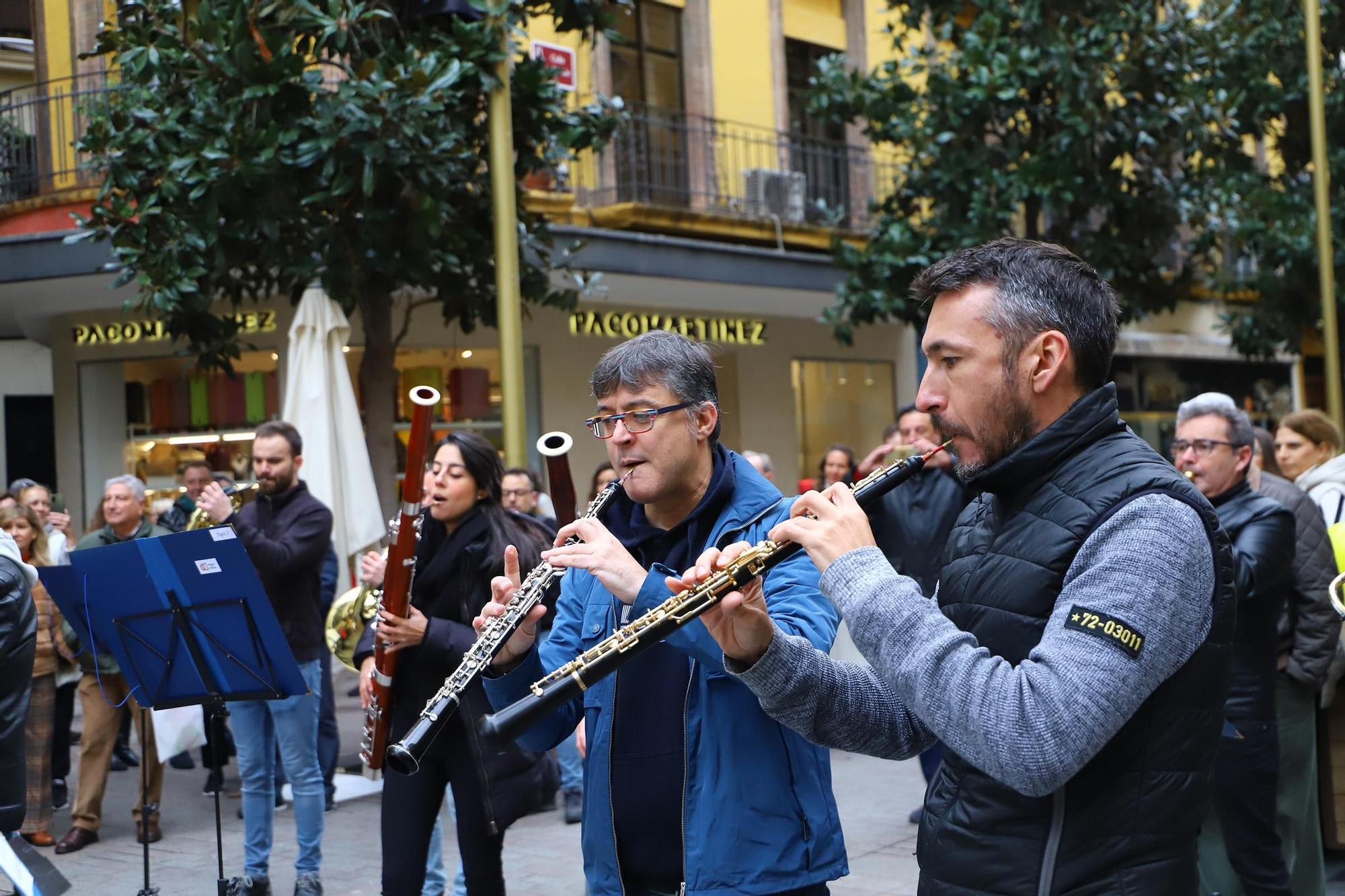 La Orquesta de Córdoba inerpretando Adeste Fideles en la calle Cruz Conde