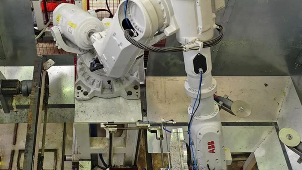 El robot antropomorfo de la planta de tratamiento de residuos de la Vall d’Uixó comenzó a dar servicio en el 2020. | MEDITERRÁNEO