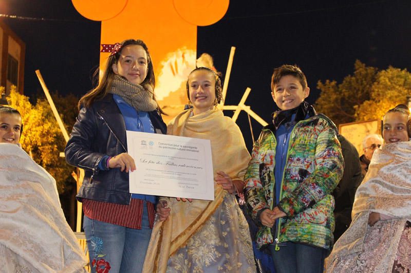 Entrega de los certificados de la Unesco a las Fallas infantiles