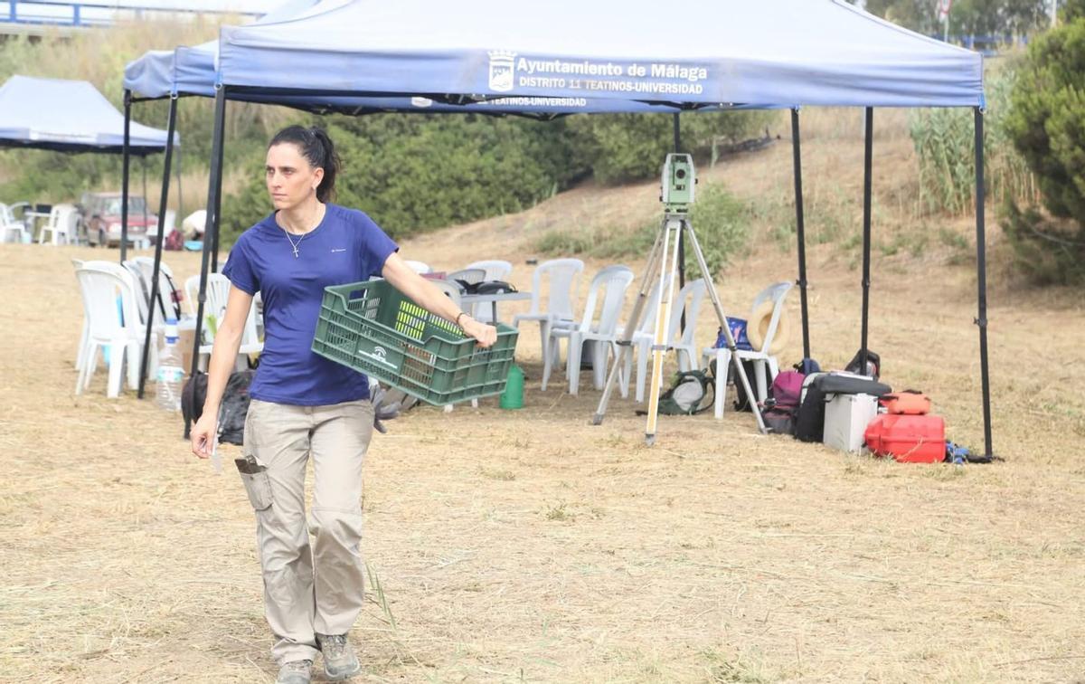 La arqueóloga Lidia Cabello en uno de sus trabajos. | L.O.
