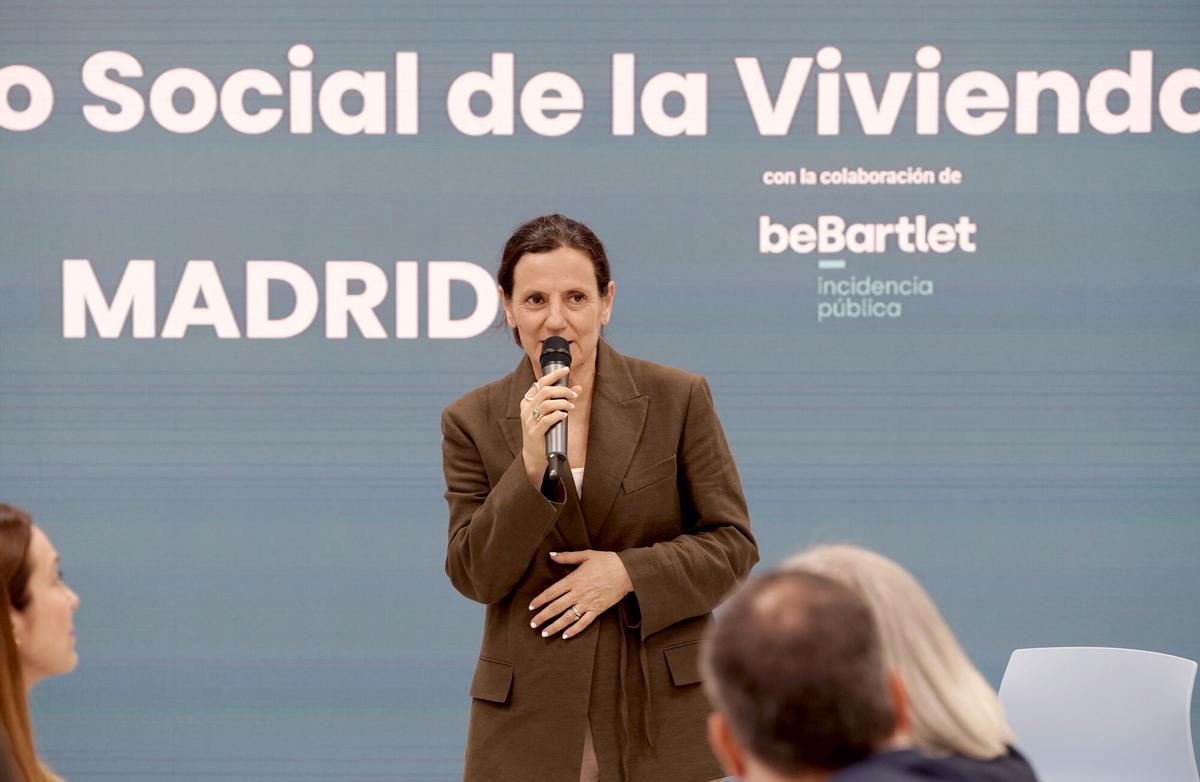 Gemma Martínez, directora de El Periódico, en la bienvenida a todos los asistentes al evento del 'Observatorio Social de la Vivienda', de Prensa Ibérica, Banco Santander y BeBartlet.