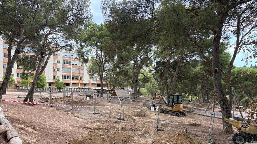 Cort justifica el desmantelamiento de la zona de juegos de Bellver por "el ruido y las fiestas" junto a las viviendas