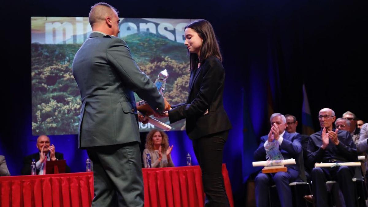 El público asistente al acto, con el auditorio lleno. |  Luisma Murias