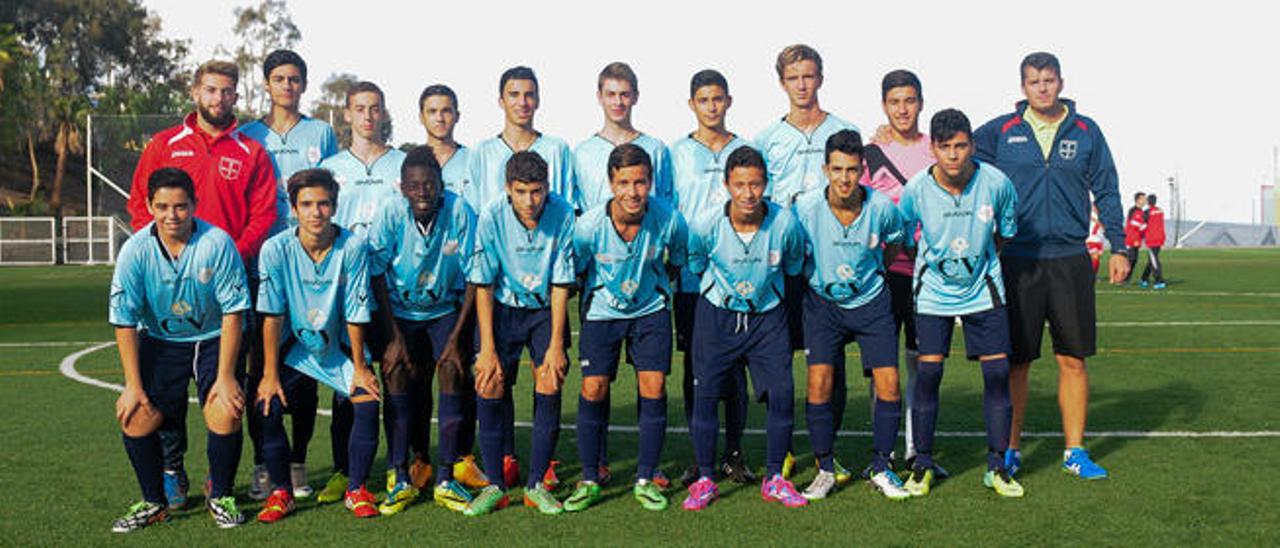 A la izquierda, los jugadores del Colegio Marpe, en el campo López Socas. A la derecha, la convocatoria del Huracán B.