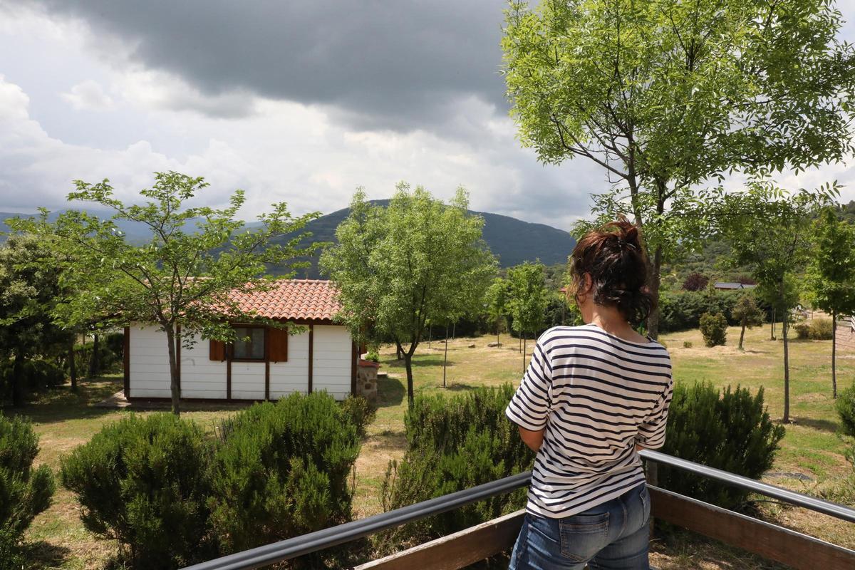 Una clienta en un bungalow en Gargantilla del Lozoya.