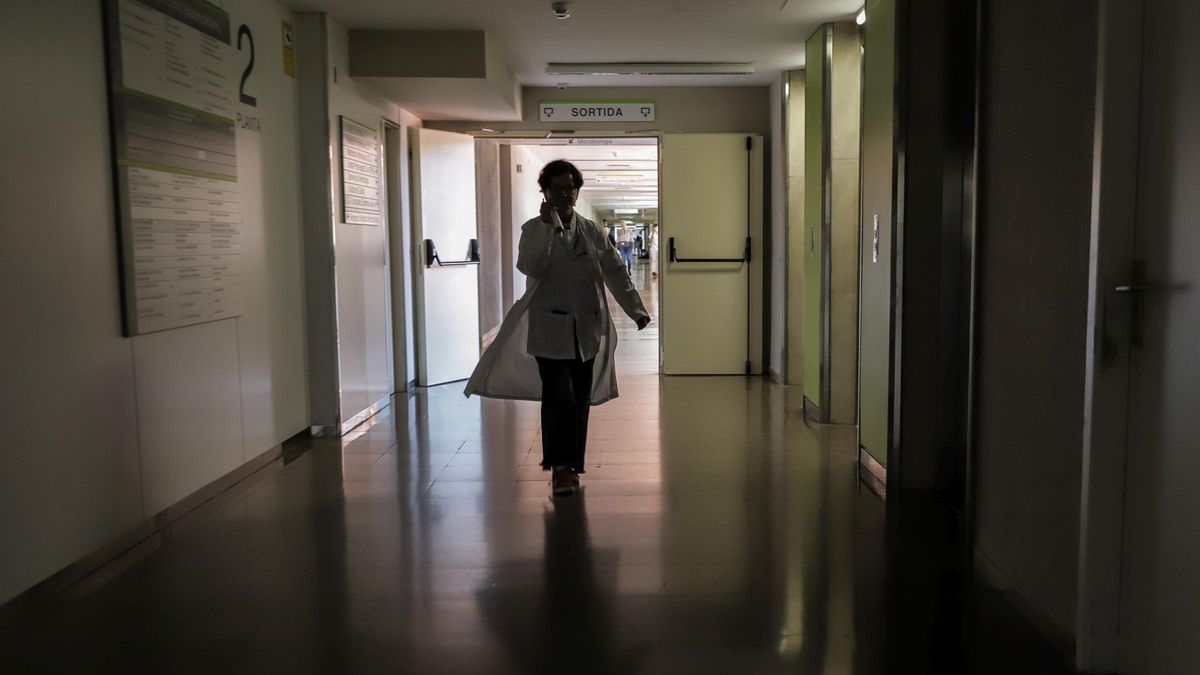 Un pasillo del Hospital Can Ruti de Badalona el día del apagón eléctrico.