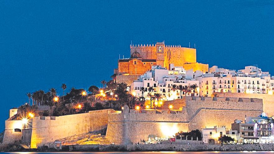 La Diputación apaga las luces del castillo de Peñíscola y se enfrenta al ayuntamiento